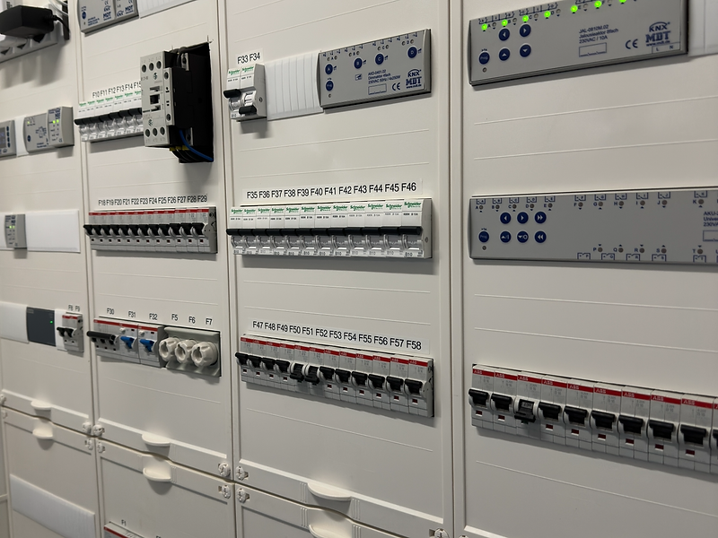 Technische Dokumentation und Schaltpläne